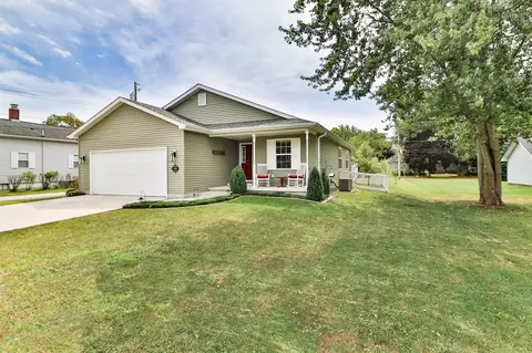 105 W Mentor St, Kouts, IN 46347 photo 1