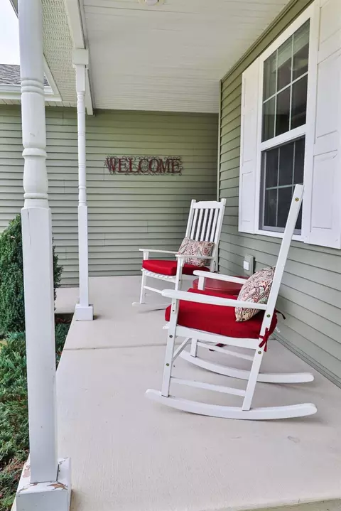 105 W Mentor St, Kouts, IN 46347 photo 4