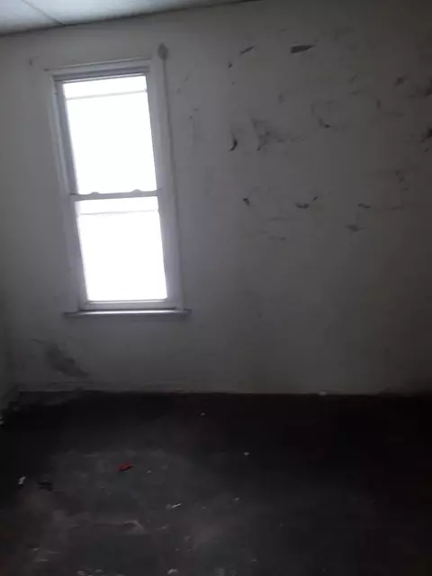 607 S Howard St, Gary, IN 46403 photo 10