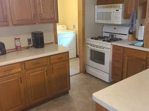 9597 Barbara Ct, De Motte, IN 46310 photo 6
