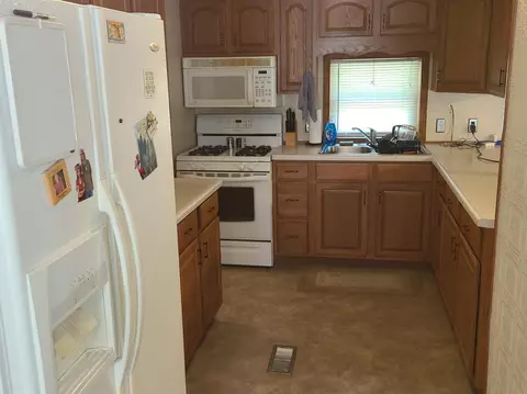9597 Barbara Ct, De Motte, IN 46310 photo 5