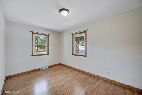 813 N Jay St, Griffith, IN 46319 photo 9