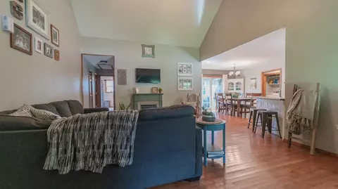 185 E Pine St, Wheatfield, IN 46392 photo 8