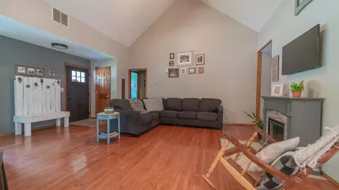 185 E Pine St, Wheatfield, IN 46392 photo 6