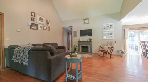 185 E Pine St, Wheatfield, IN 46392 photo 7