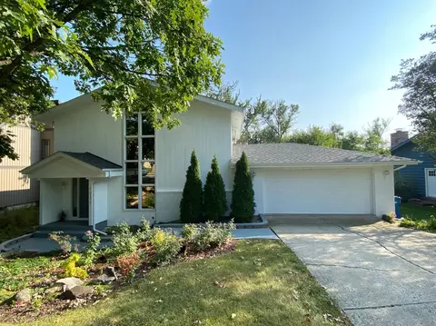 512 Hillside Dr, Dyer, IN 46311 photo 1