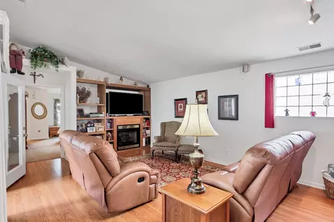 8102 Pointe Dr, Crown Point, IN 46307 photo 6