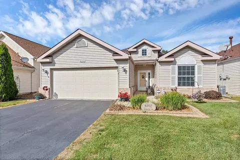 8102 Pointe Dr, Crown Point, IN 46307 photo 1