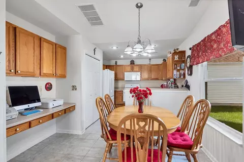 8102 Pointe Dr, Crown Point, IN 46307 photo 5