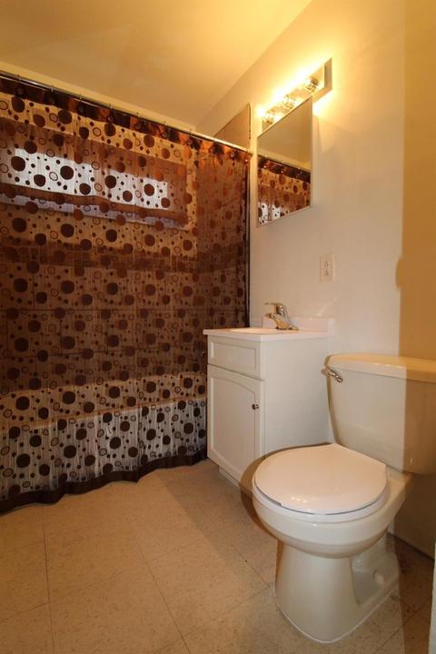 5238 E 10th Ave, Gary, IN 46403 photo 11