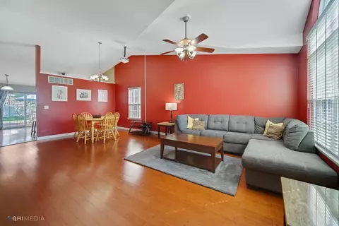 502 Galway Dr, Valparaiso, IN 46385 photo 3