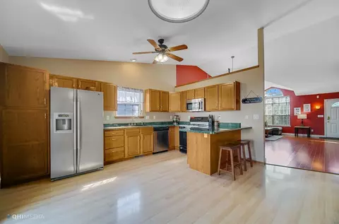 502 Galway Dr, Valparaiso, IN 46385 photo 4