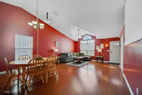 502 Galway Dr, Valparaiso, IN 46385 photo 2