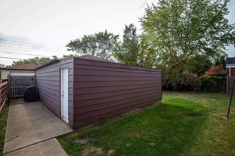 228 Beverly Pl, Munster, IN 46321 photo 4