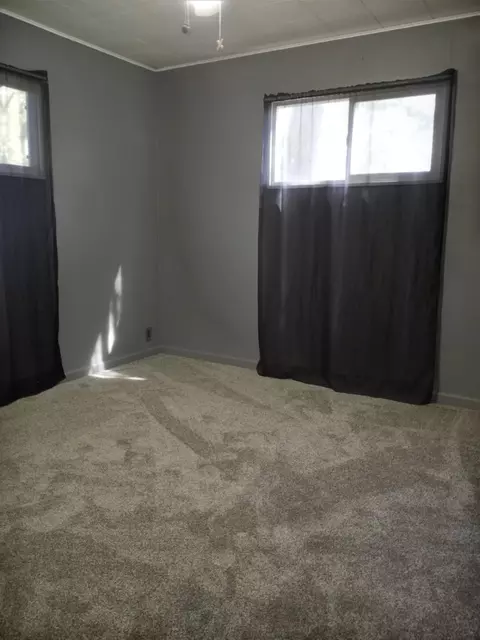 3184 Sobieski St, New Chicago, IN 46342 photo 6