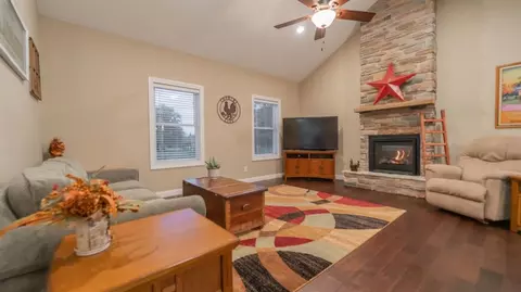 447 Hightower Dr, Valparaiso, IN 46383 photo 17