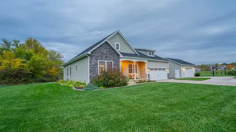 447 Hightower Dr, Valparaiso, IN 46383 photo 1