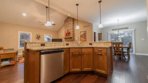 447 Hightower Dr, Valparaiso, IN 46383 photo 9