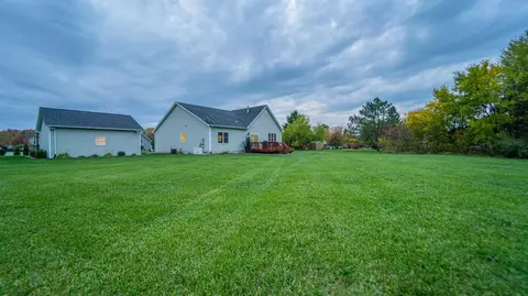 447 Hightower Dr, Valparaiso, IN 46383 photo 3