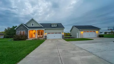 447 Hightower Dr, Valparaiso, IN 46383 photo 2