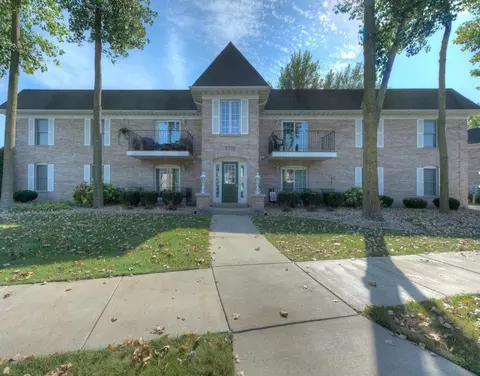 2700 Georgetowne Dr #C2, Highland, IN 46322 photo 1