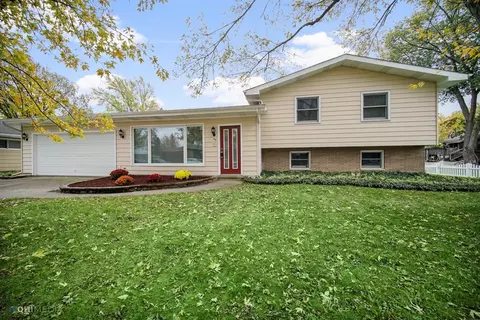 113 Las Olas Dr, Crown Point, IN 46307 photo 1