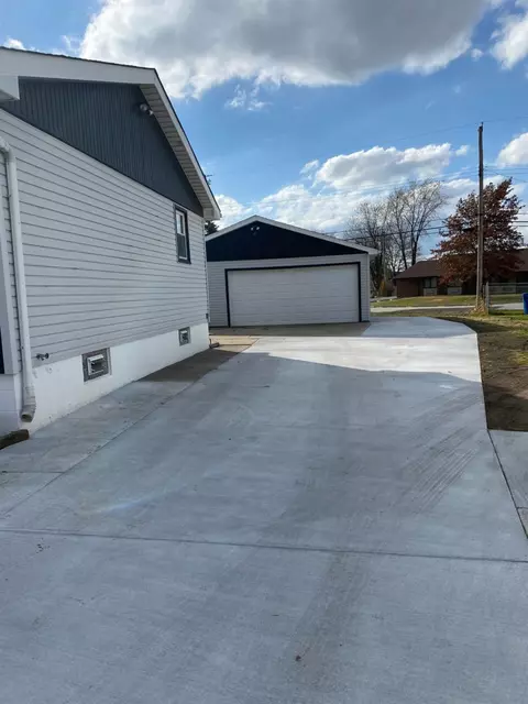 636 Pierce Ave, Dyer, IN 46311 photo 2