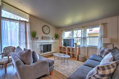 8111 Hickory Ave, Gary, IN 46403 photo 5