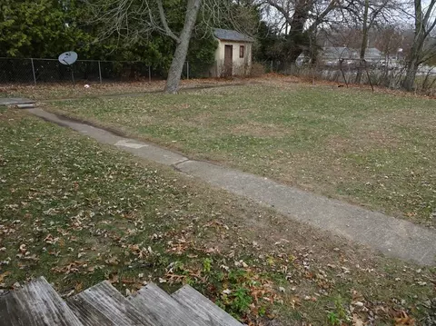 209 Park Ave, North Judson, IN 46366 photo 13