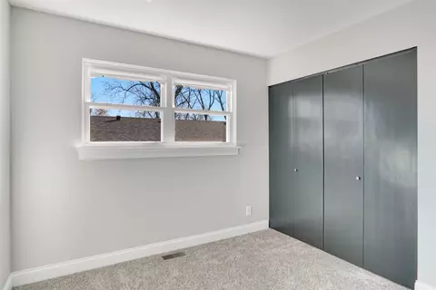 710 E 40th Pl, Griffith, IN 46319 photo 13