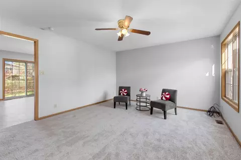 682 Dearborn Rd #B, Valparaiso, IN 46385 photo 2