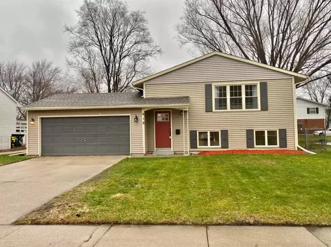 618 E 40th Pl, Griffith, IN 46319 photo 1