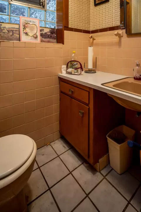 659 Mckinley St, Gary, IN 46404 photo 8
