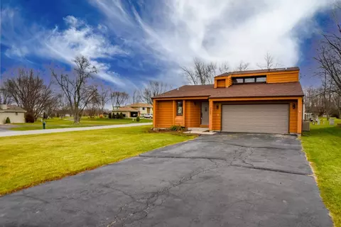 3755 Kingsway Dr, Crown Point, IN 46307 photo 3