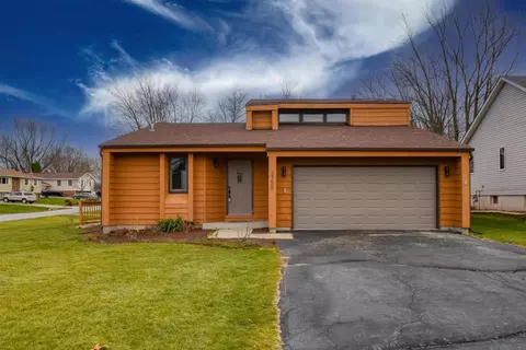 3755 Kingsway Dr, Crown Point, IN 46307 photo 4