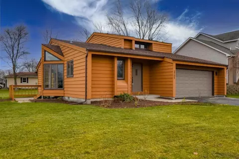 3755 Kingsway Dr, Crown Point, IN 46307 photo 1