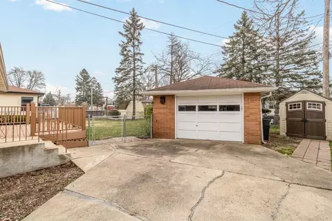 141 W Oak Pl, Griffith, IN 46319 photo 2