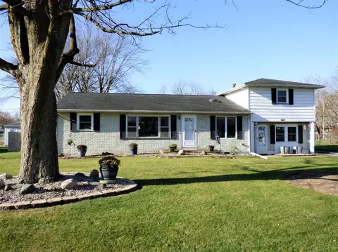 604 Sunset Rd, Hebron, IN 46341 photo 1