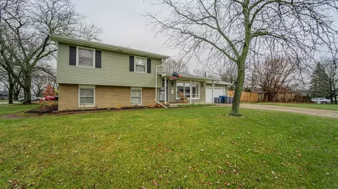 270 Arrowhead Dr, Lowell, IN 46356 photo 1