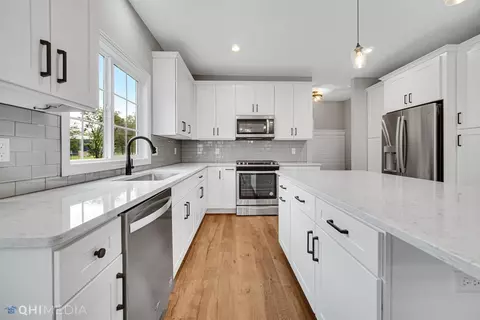 4703 Hyde Park Dr, Valparaiso, IN 46383 photo 9
