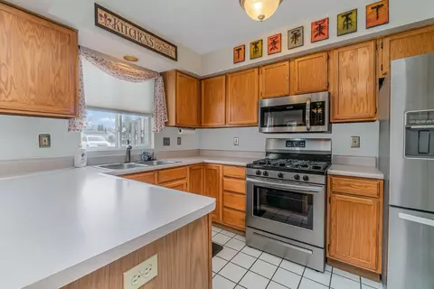 913 Beacon Dr, Hobart, IN 46342 photo 4