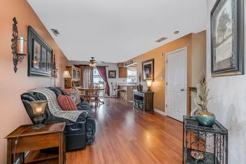 913 Beacon Dr, Hobart, IN 46342 photo 2