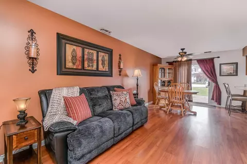 913 Beacon Dr, Hobart, IN 46342 photo 3