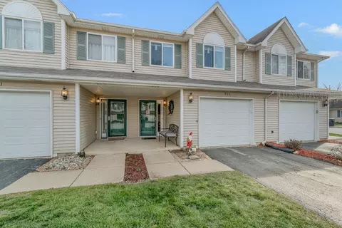913 Beacon Dr, Hobart, IN 46342 photo 1