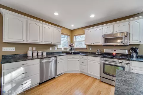 925 Pheasant Run Cir, Porter, IN 46304 photo 10