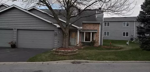 1827 Springvale Dr, Crown Point, IN 46307 photo 1