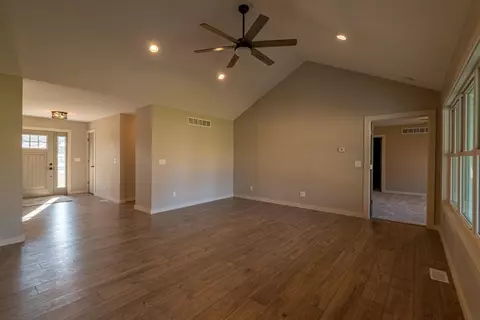 816 W Division St, De Motte, IN 46310 photo 5