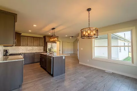 816 W Division St, De Motte, IN 46310 photo 8