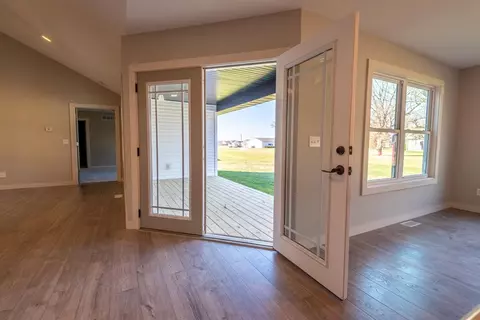 816 W Division St, De Motte, IN 46310 photo 17