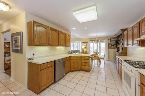 1402 Silhavy Cir, Valparaiso, IN 46383 photo 7